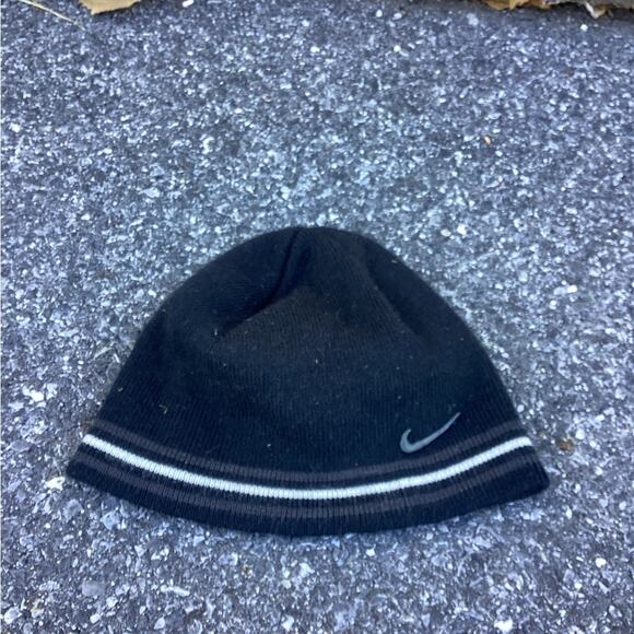 Nike Check EMBROIDERED Logo Reversible Beanie White Black Swoosh Boys - Picture 1 of 4